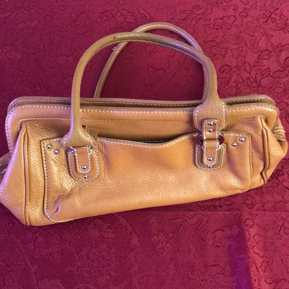 GUC Tignanello Handbag. Slight wear on one corner - Picture 2 of 6